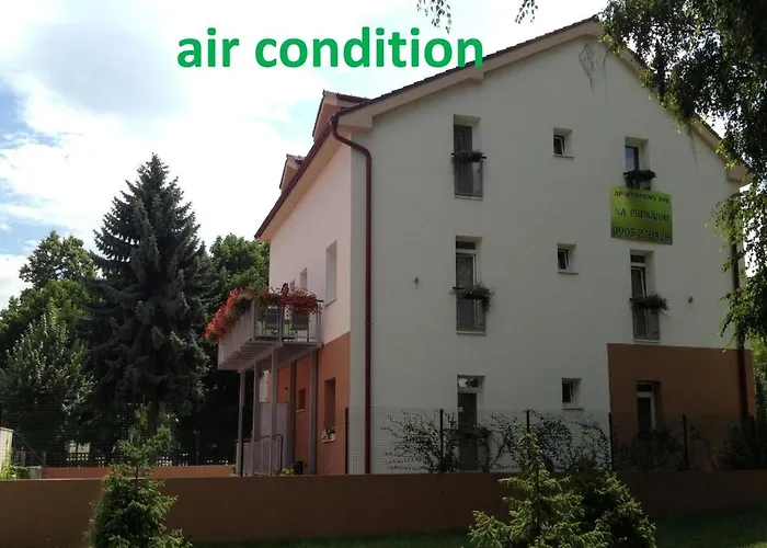 Park - 2 Izbove Apartmany Na Prenajom Nove Mesto nad Vahom photo