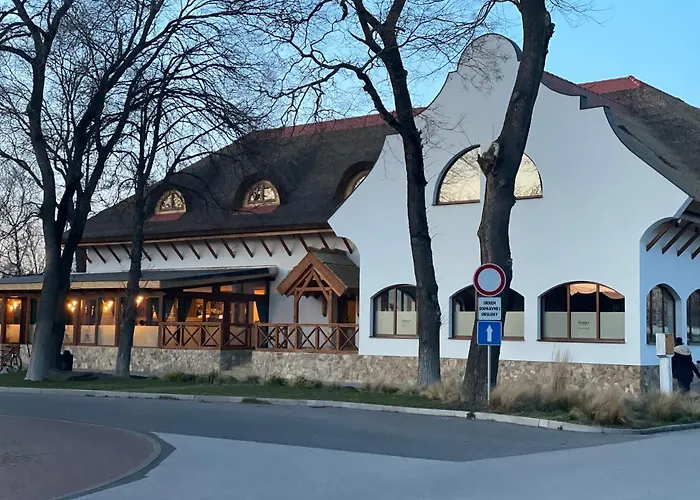 Kastiel Boncz Hotel Dvory nad Zitavou photo
