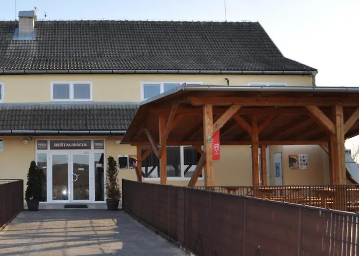 Sport Hotel Ostrov Trenčín képek